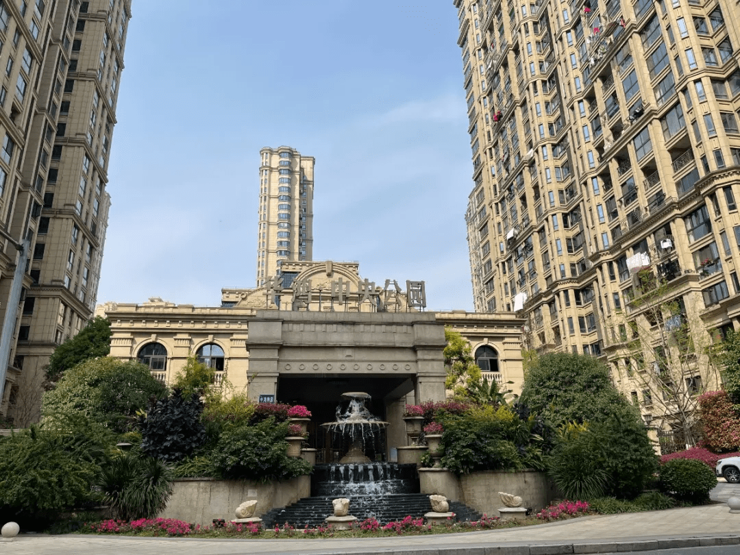 瓯海华鸿中央公园地下室电箱漏水,安全隐患谁来担责?