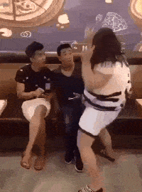 原创
哥,咱走吧,这地有点危险啊!
