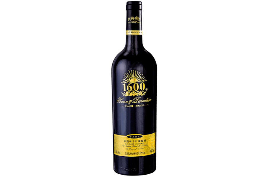 葡萄产自天山北麓玛纳斯小产区,逐粒精选接受了 1600 个小时阳光照射