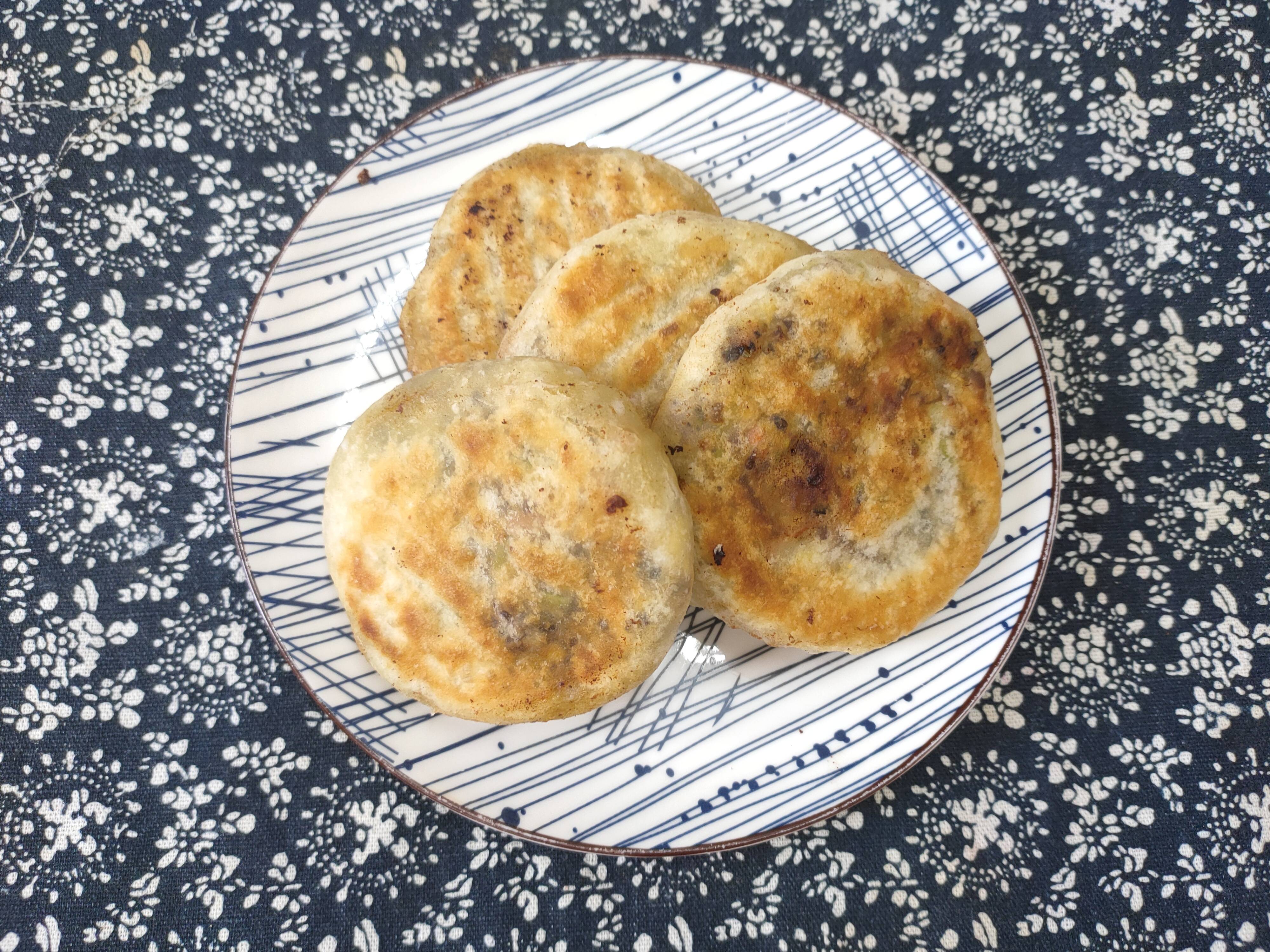 做馅饼 和面时多加2样食材 馅饼皮薄柔软 凉了也不硬 馅料