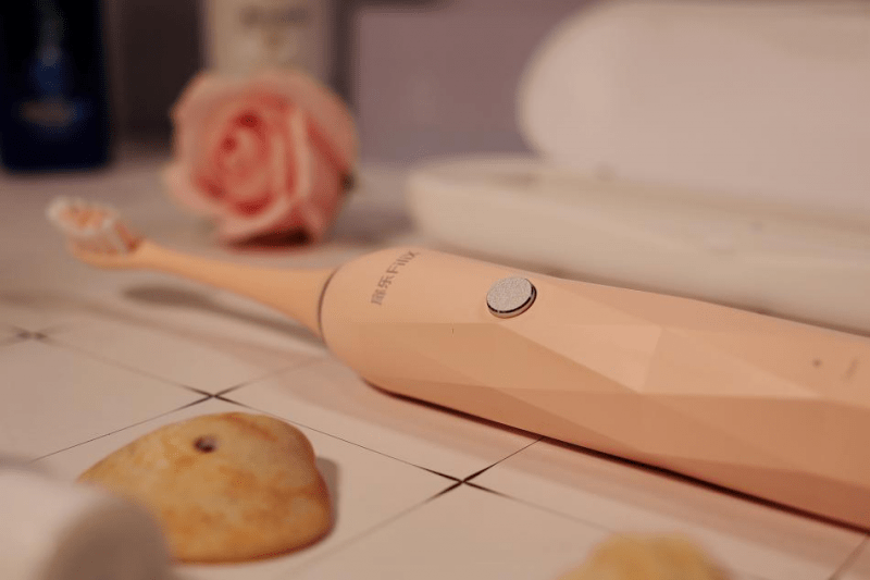 8年沉淀46次改进，扉乐新品牙刷，敢于提出不伤牙的电动牙刷