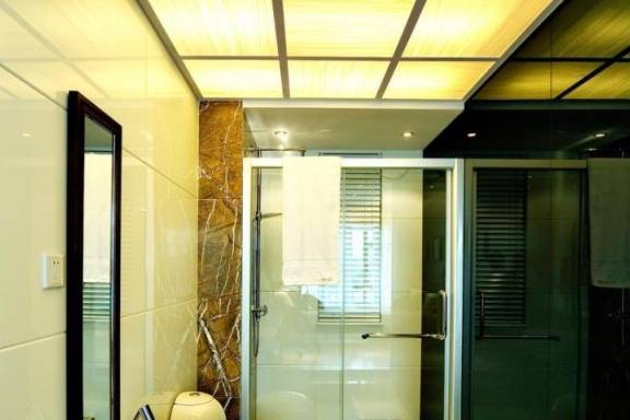 为什么酒店浴室设计透明玻璃？里面套路深，客房大妈道出内幕