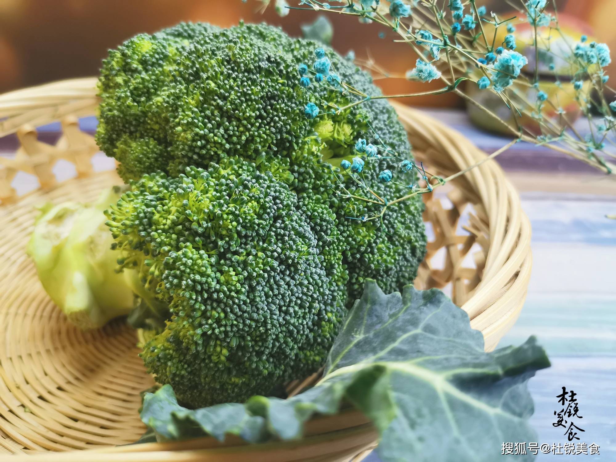 西蓝花 清水洗比不洗还脏 水中加入 3白 虫卵脏物乖乖出来 农药