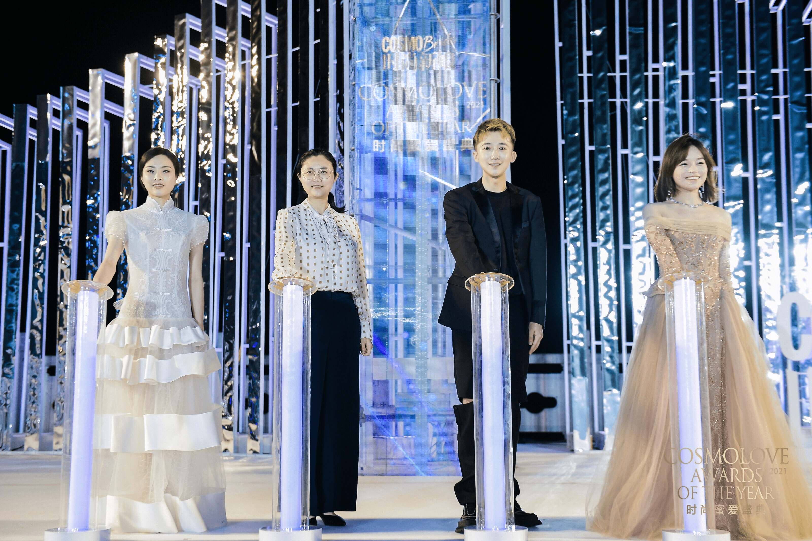 三亚市旅游推广局携手三亚旅文集团与《时尚新娘》联合打造2021时尚蜜爱盛典