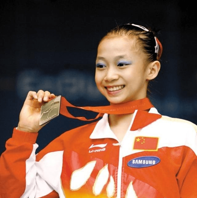 原创体操女选手为何要穿容易暴露的三角高叉服?奥运冠军说出原因