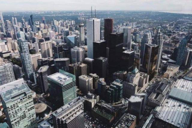 直击加拿大最发达城市多伦多：城建气势磅礴，跟广州差不多