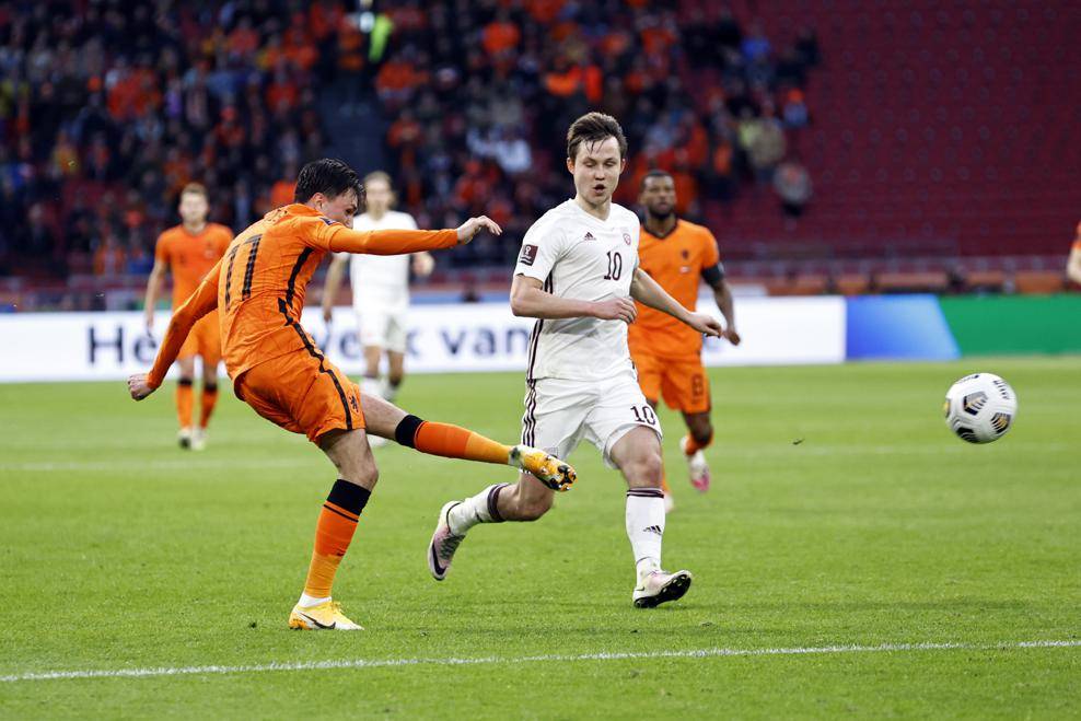 世界预赛-卢克·德·琼（Luc De Jong）攻入翼联世界大赛的进球，荷兰赢得了首场2-0_克拉森（Klassen）