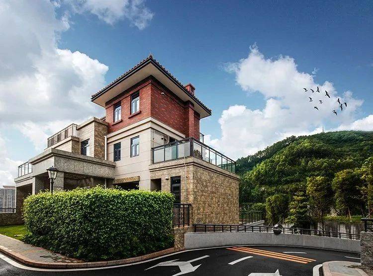 广州峰湖御境别墅具体位置在哪?中共几层?花园面积多大?环境怎么样?_