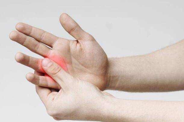 右手手指发麻，手臂酸痛，请问是颈椎病吗？