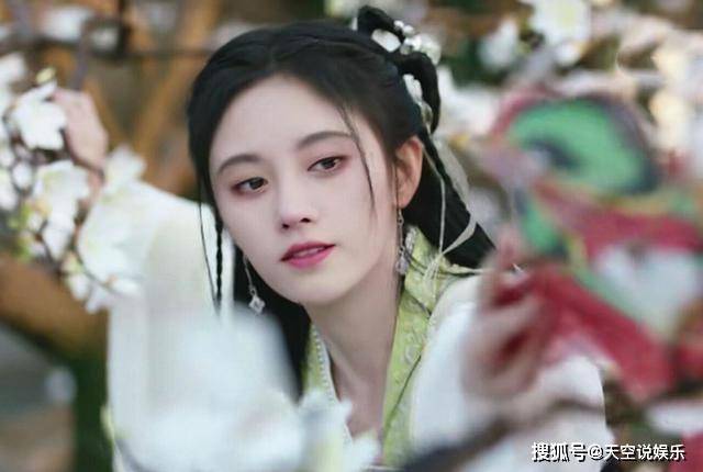 90后美女明星排行榜_90后明星商业价值排名,肖战居首,前十仅有热巴、杨紫两位女星