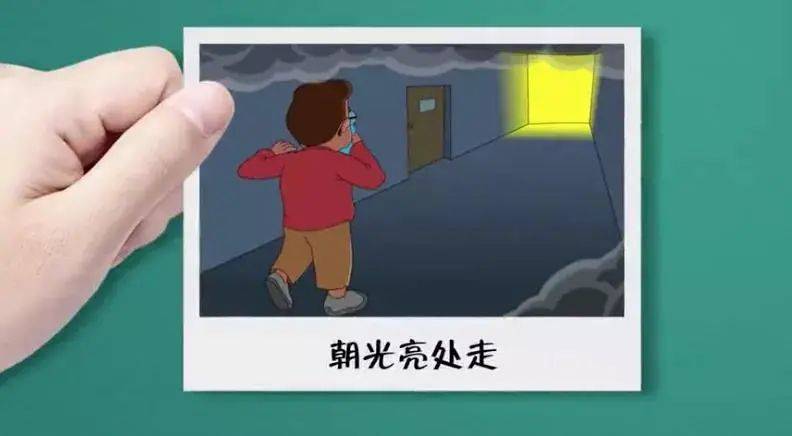 火災時要按照熟悉的逃生路線或疏散標示方向進行逃生千萬不要因為慌亂