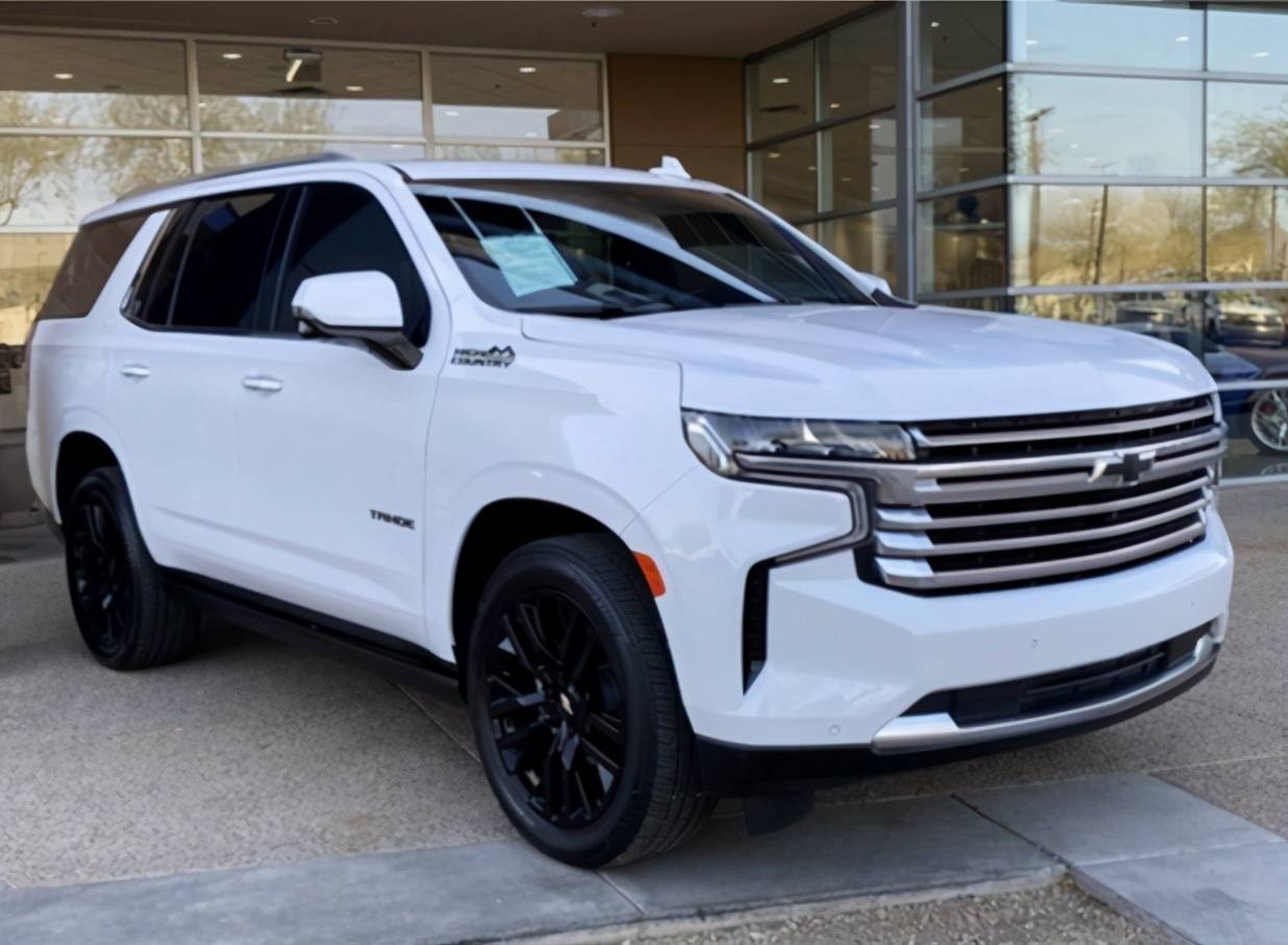 电磁悬挂8缸引擎又一雪佛兰大型suv曝光实车比凯雷德霸气