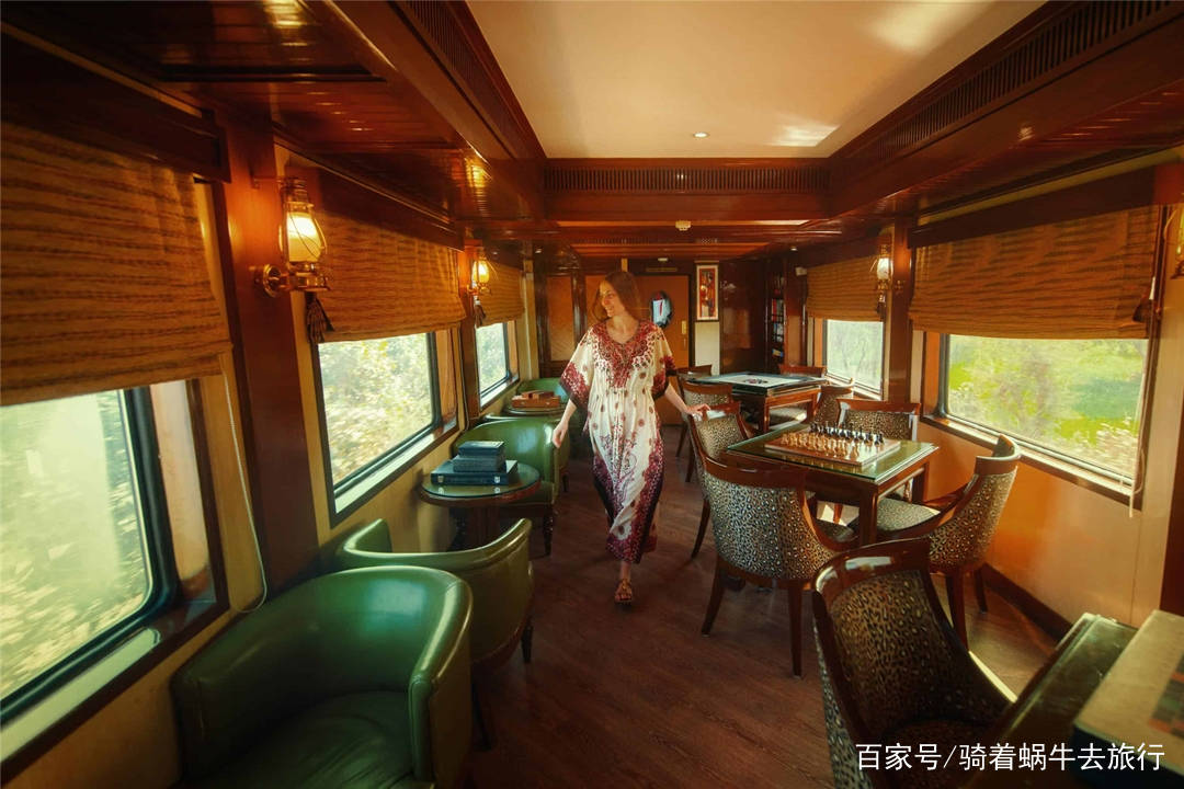 印度最豪华的火车，每节车厢有空调和地毯，坐一趟需5600元