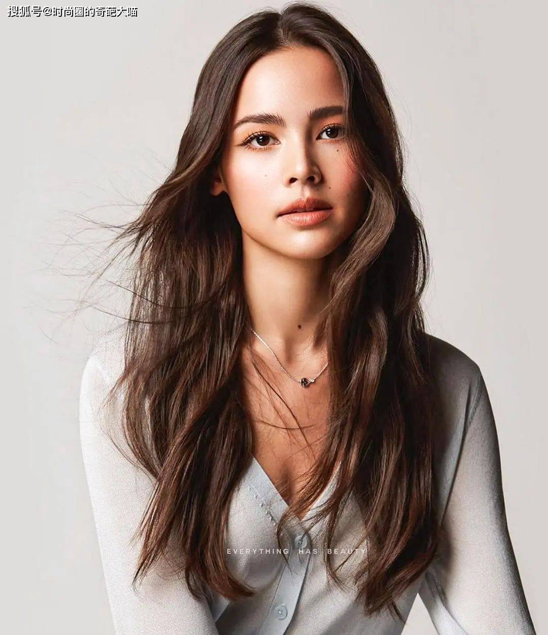 这仙女完全是迪士尼原型！混血美貌与姣好身材，让人看了移不开眼_手机搜狐网