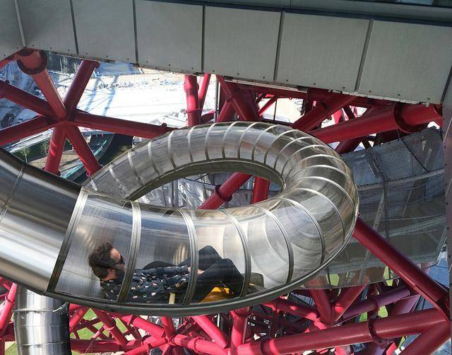 世界上最贵的滑梯，蛇形盘旋耗资2.3亿元，费用方式竟按秒计算！