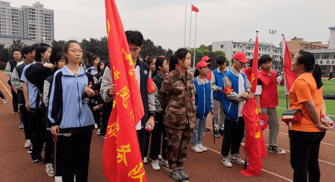 为强化湘潭县第十中学和湘潭凤凰中学的合作办学成果,加强两校学生