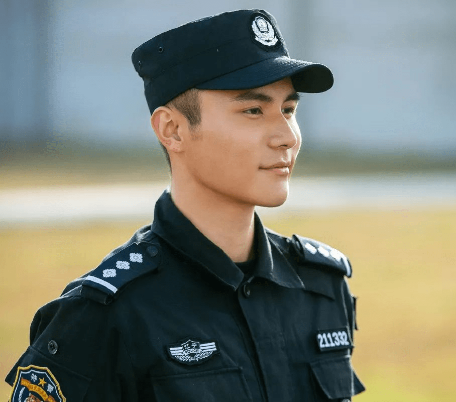 《你是我的城池营垒》大结局:米佧生女后出国,束文波升特警队长