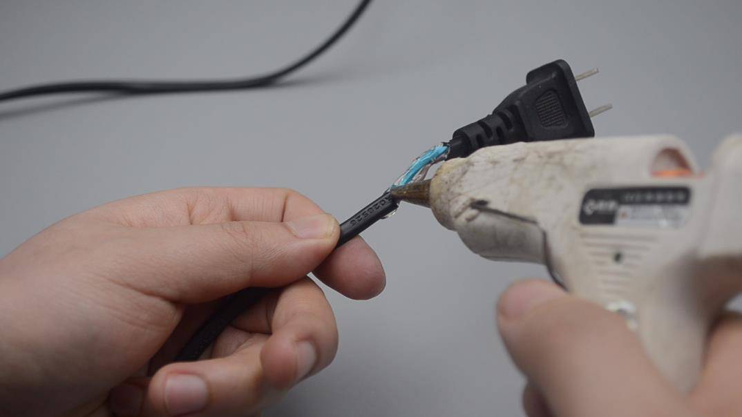 鲨鱼夹的简单用法 21609f8d68d84ffb966122889c1e08bb.jpeg