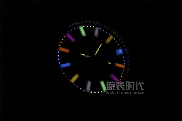 玩夜光的，还不知道这款波尔工程师彩虹炫光腕表？