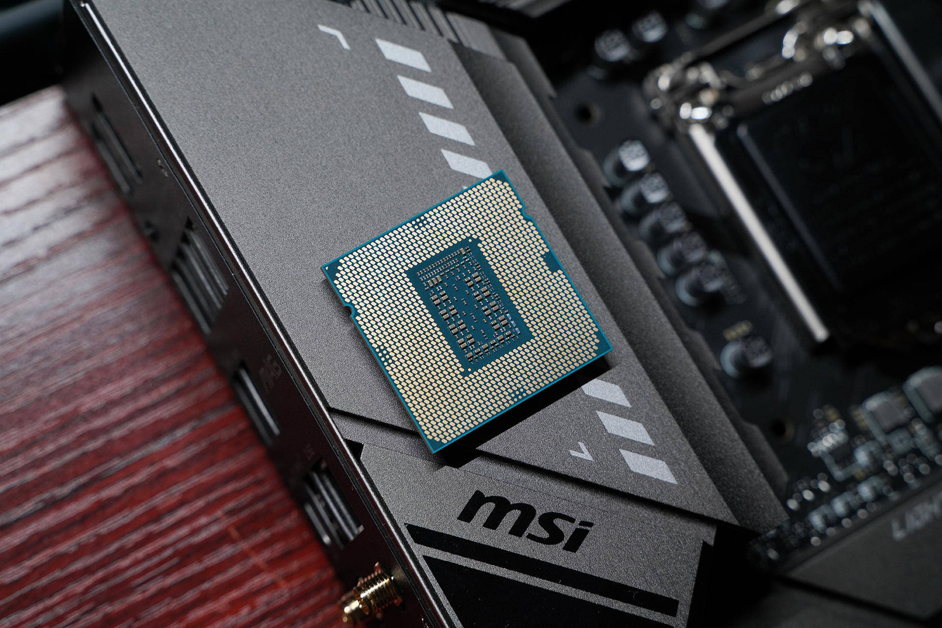 产品开箱:另外,十一代酷睿处理器配合500系列芯片组更可享受到雷电4