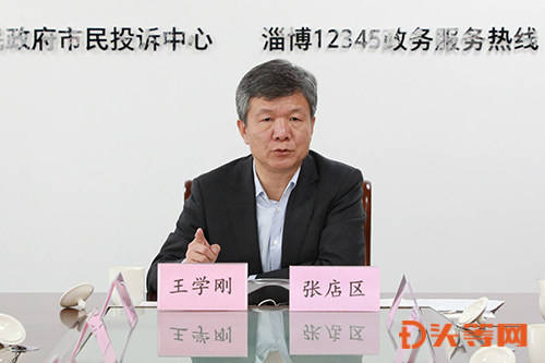 王学刚走进市12345政务服务热线大厅现场接听市民热线