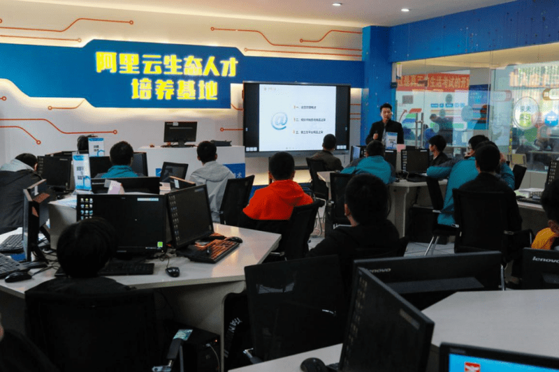 为什么95后人口少_为什么喜欢前翘后凸(3)