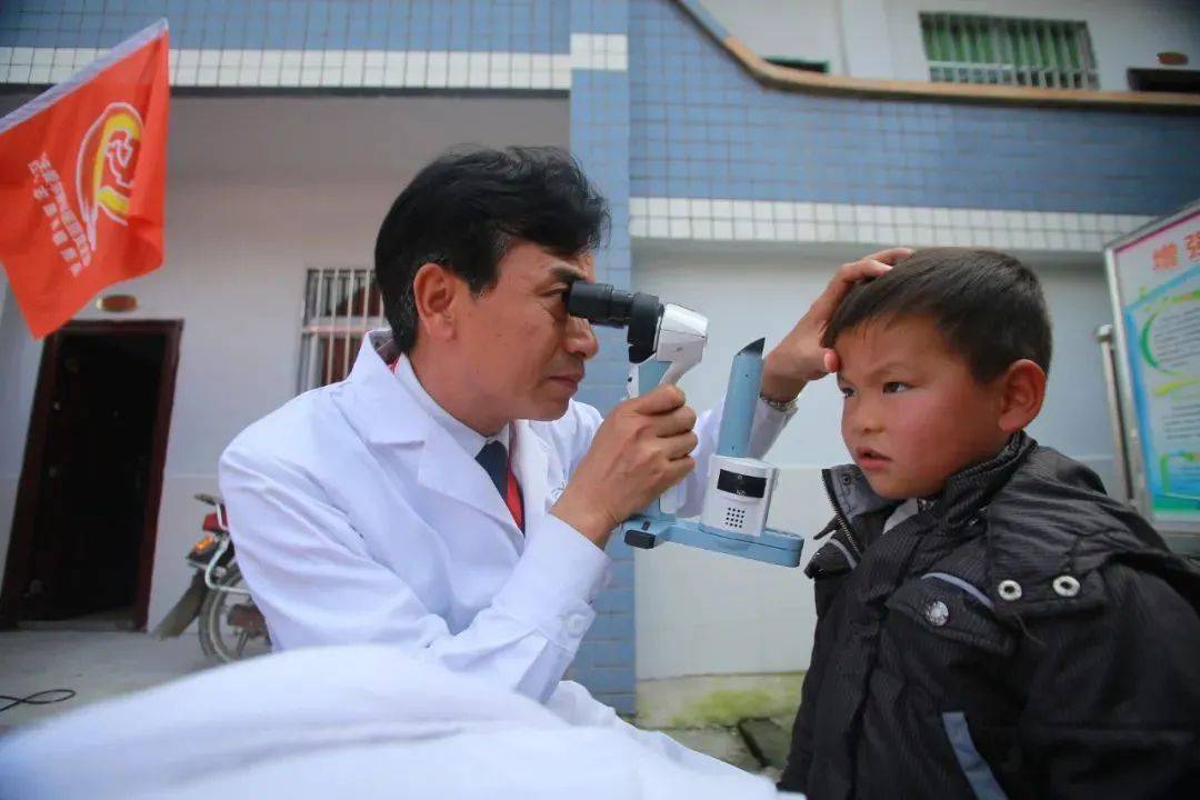 爱尔眼科陈茂盛,张青松荣膺"2020人民好医生年度人物"称号