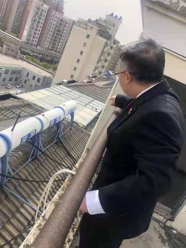 为保障矛盾纠纷早日解决,保护居民的合法权益,案件承办法官姚卫强在