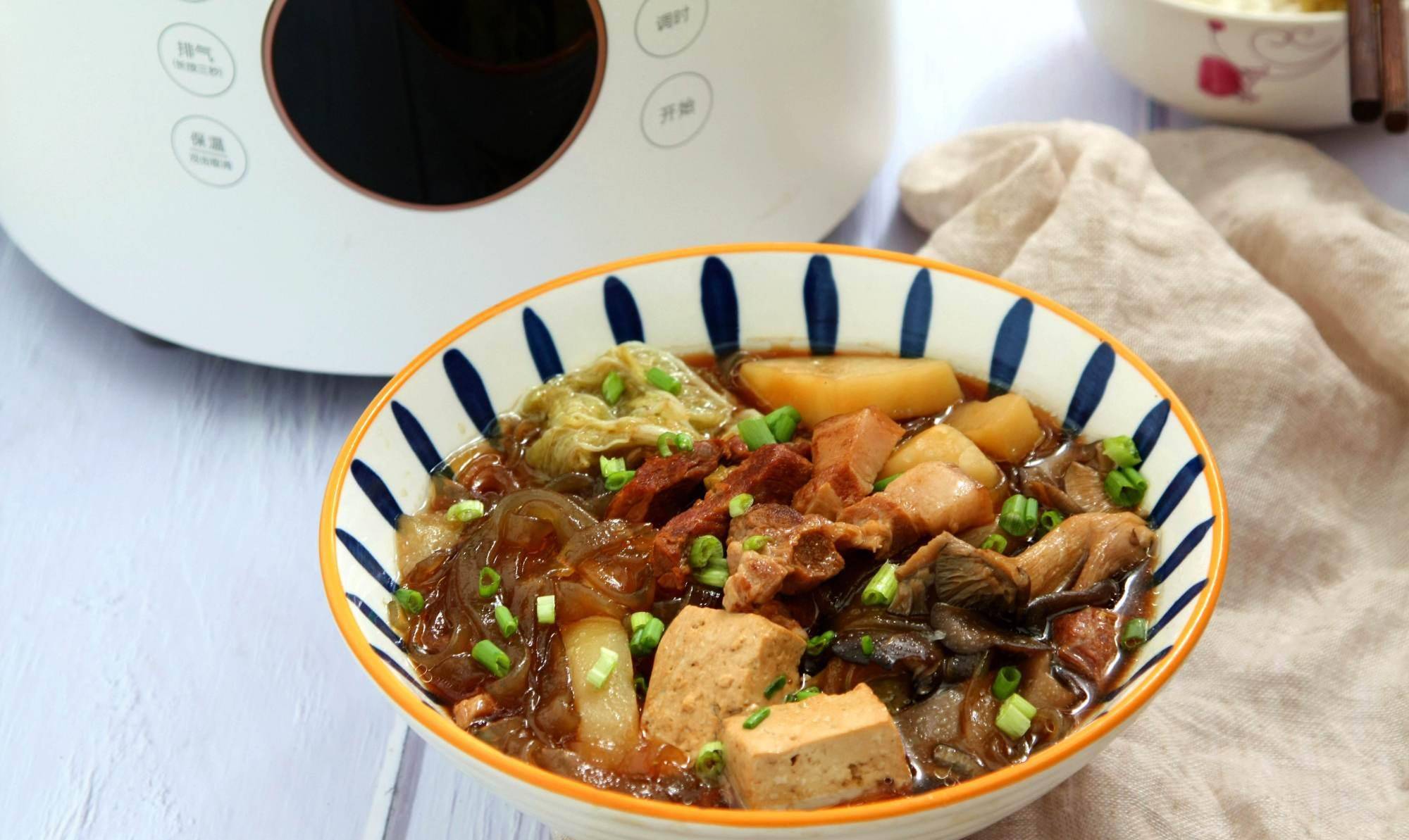 天冷,就馋这锅热乎的菜,普通食材乱炖一锅,吃着浑身舒服