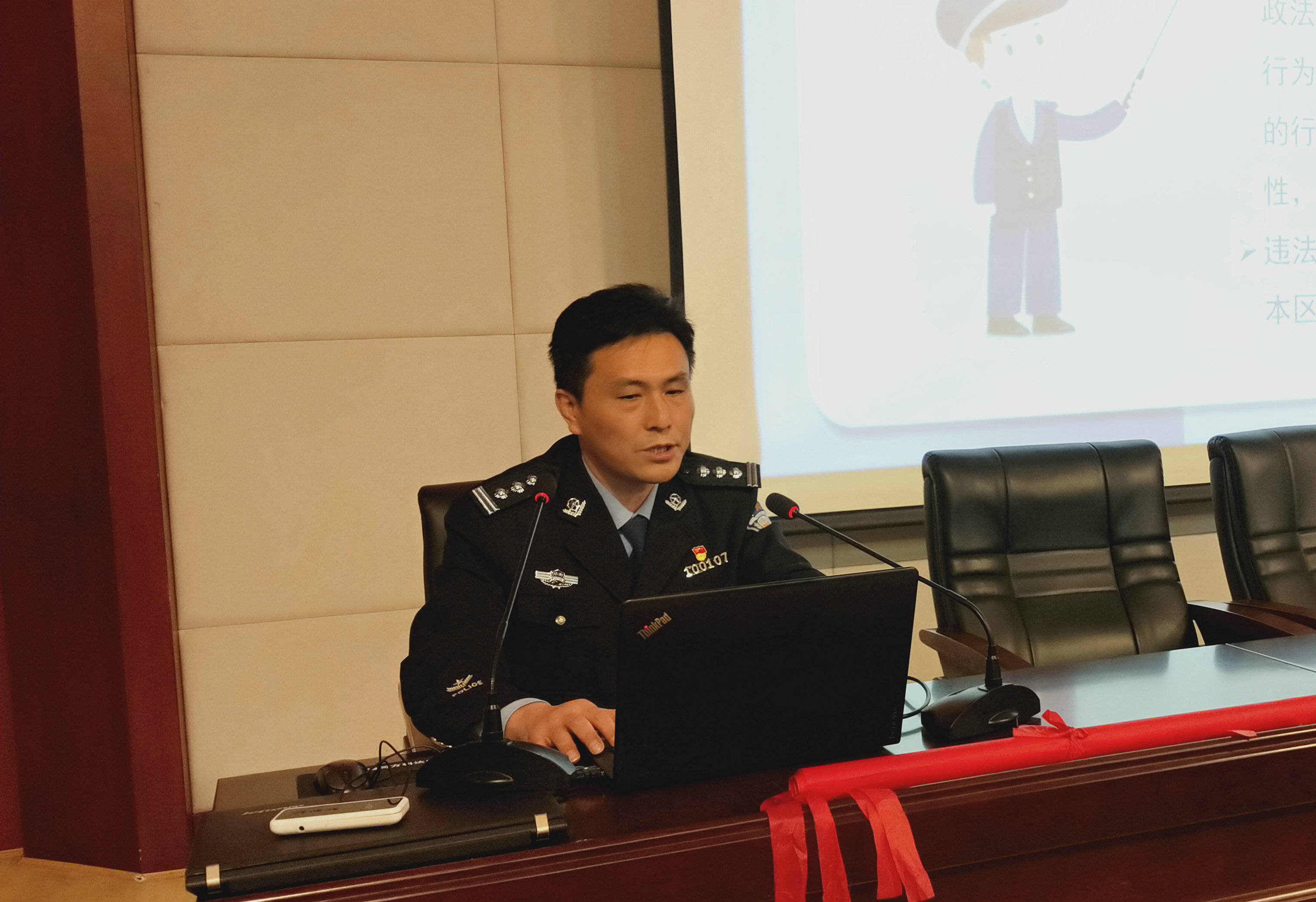 柳叶湖派出所联合市公安局指挥中心,武陵区检察院开展法制宣传进校园