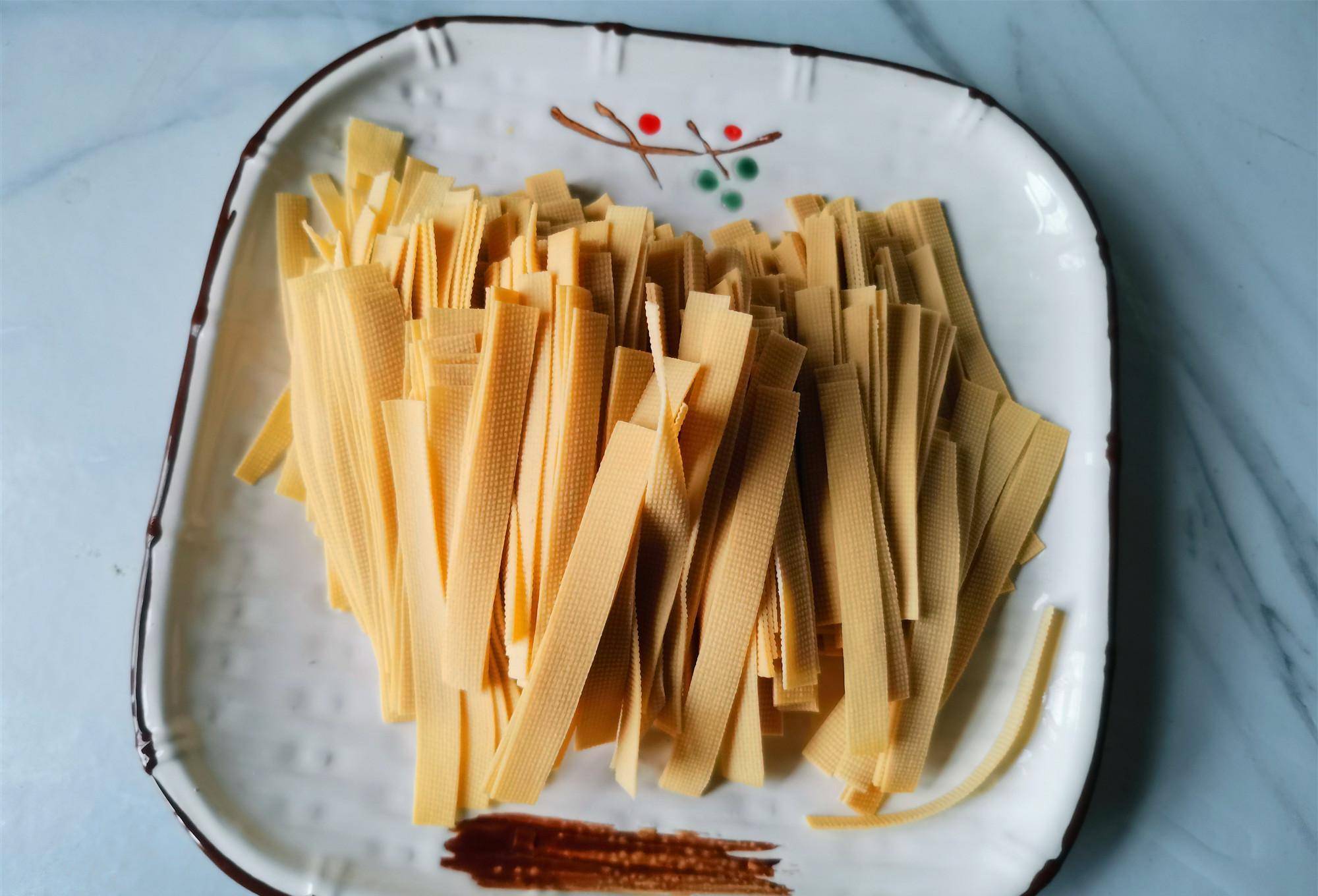 黄豆芽怎么做好吃又简单的方式 3bbbf752189b40a48fd69f9862e96a5f.jpeg