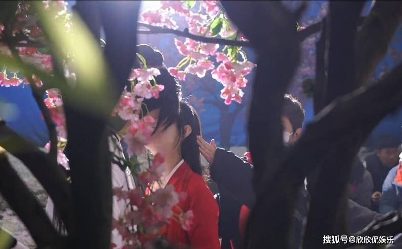 有翡吻戏幕后花絮 79b02f4acf67498fa6ca29de96344ff7.jpeg