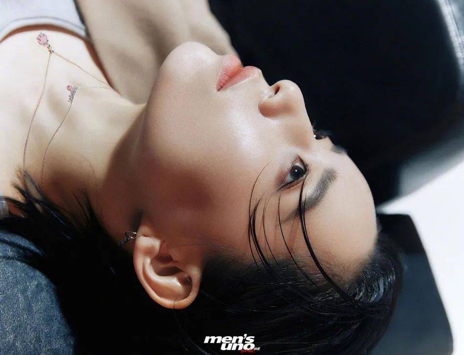 李斯丹妮黑衣湿发金属感造型!酷飒的性感魅力太强