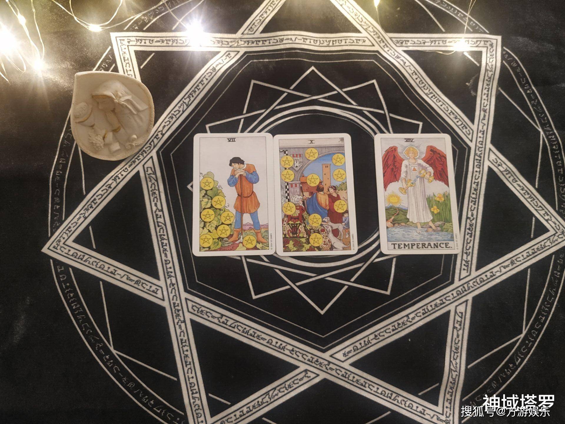 神域塔罗:四月份巨蟹座运势:出现不该存在的人,背叛伤害