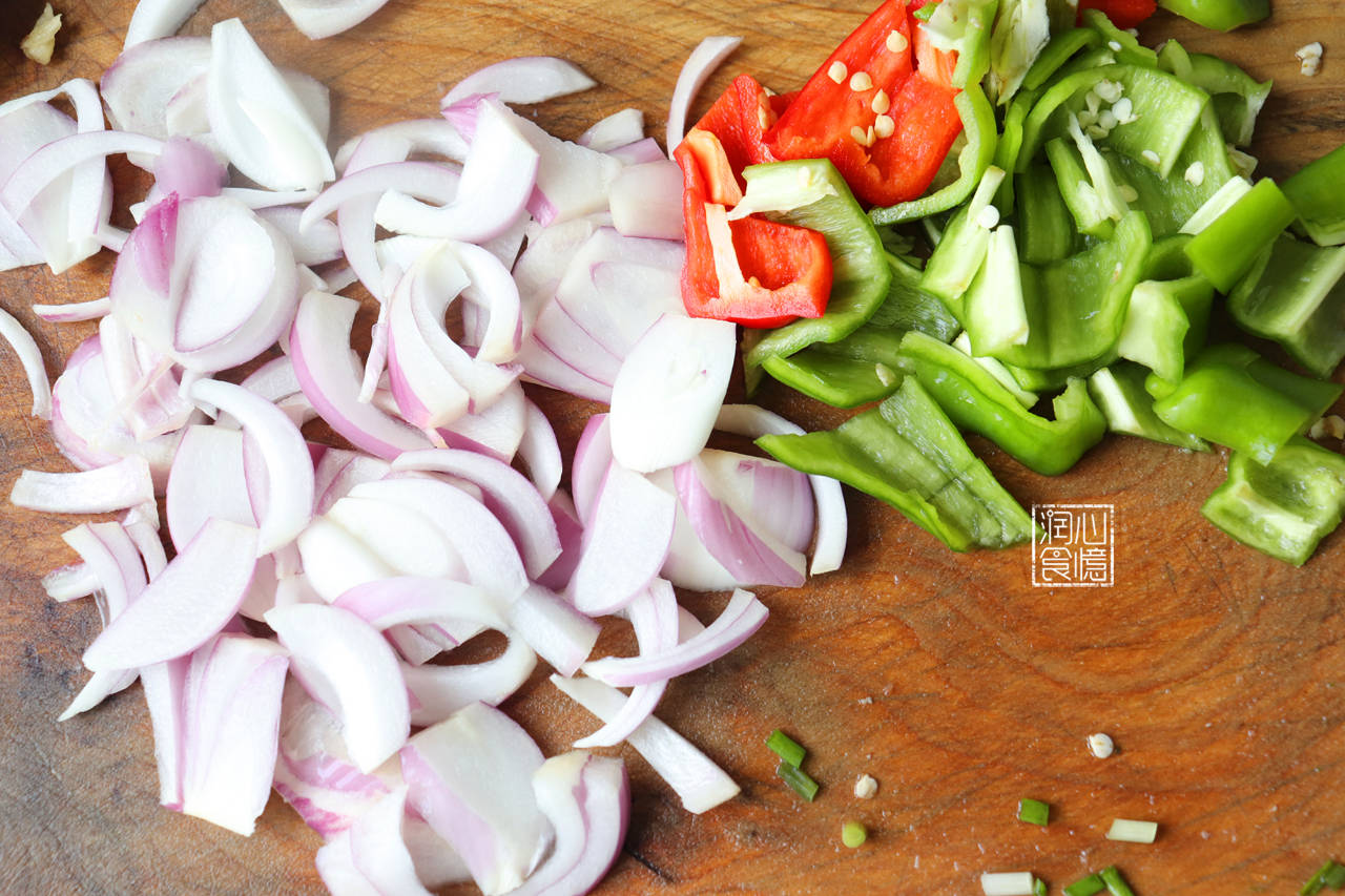 炒肉丝怎么做不柴不硬 835d5581392f4d44a55589949f4372c0.jpeg