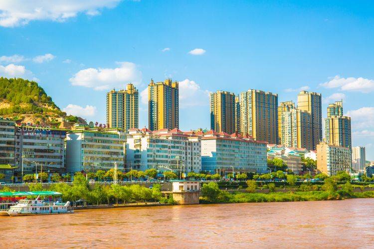 中国唯一被黄河穿过的省会城市，有2000余年历史，却很“没地位”