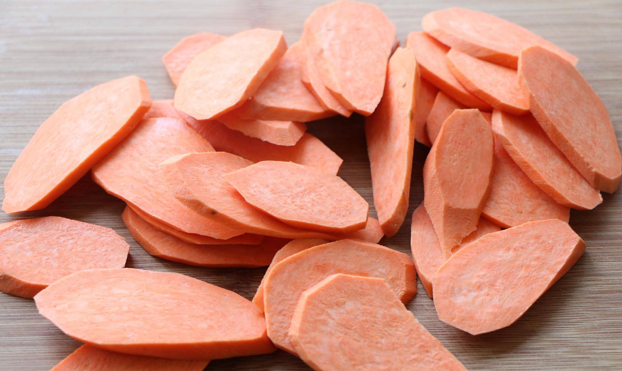 怎么做红薯片又好吃又简单 d479e35ec2f2469fbd7074f918380359.jpeg