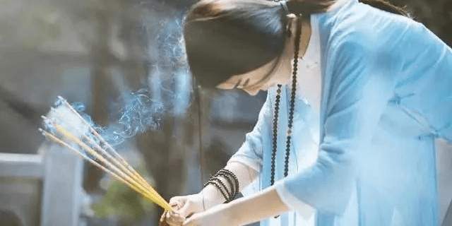 香什么什么人成语_成语故事图片(2)