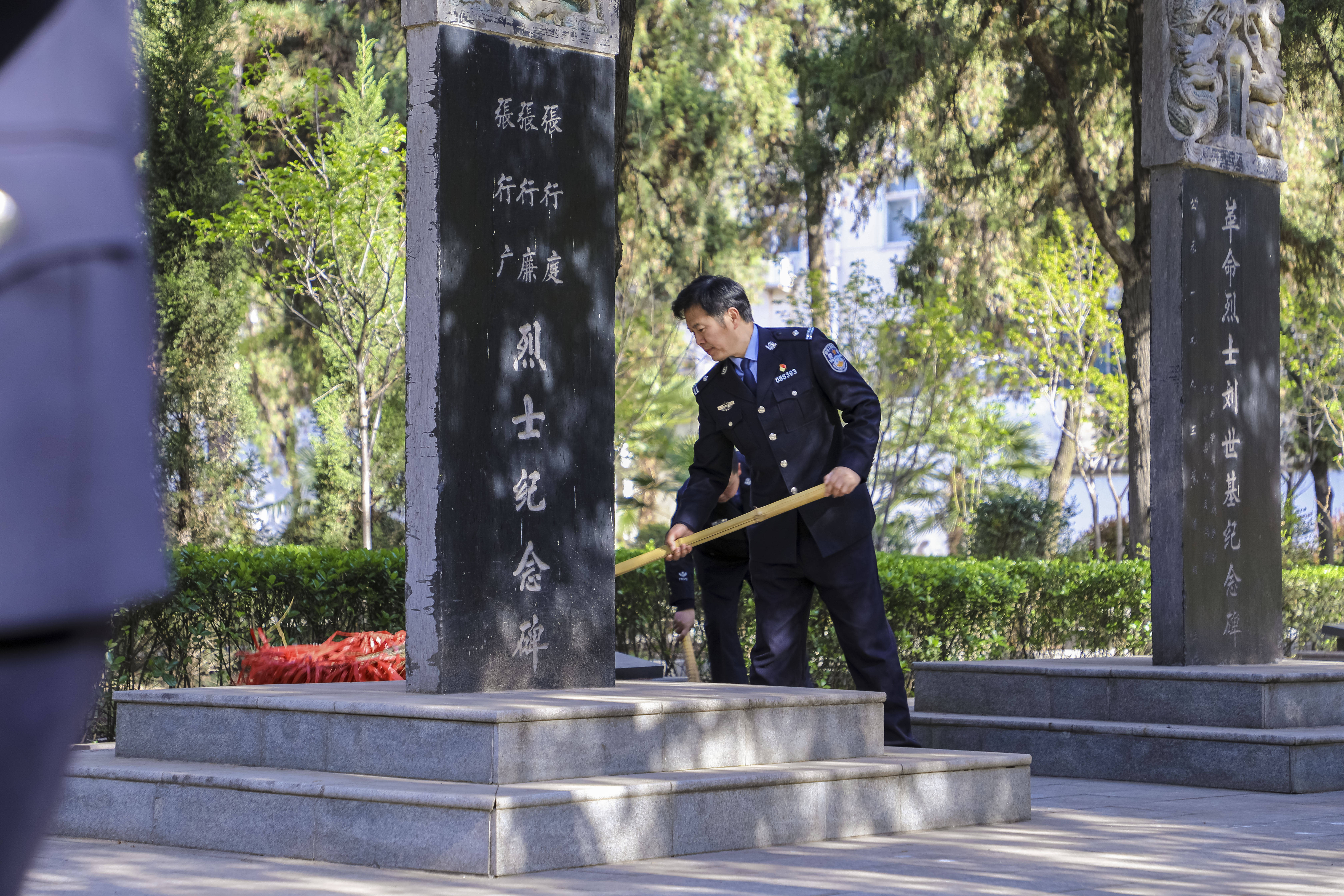 河南洛阳裴振亚烈士图片