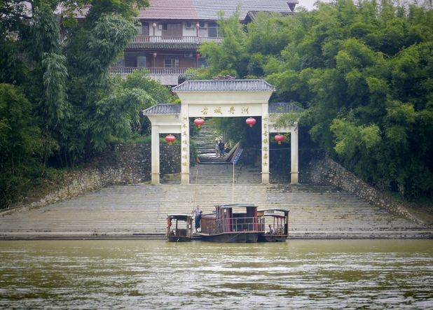 广西一座低调千年水上古镇，被评为特色民俗村，很多游客慕名而来