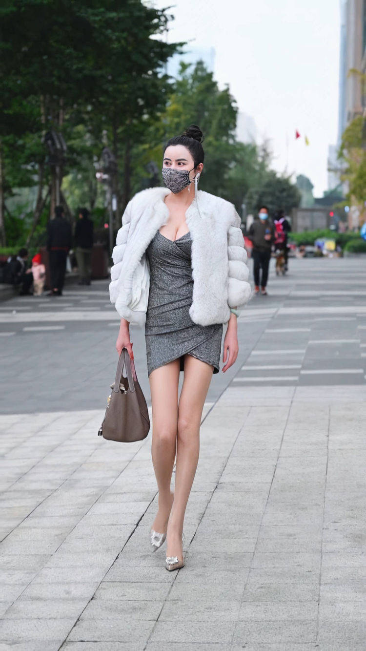 女人如何穿搭显高贵 c48329d8321f41d48b92952a8ae24de2.jpeg