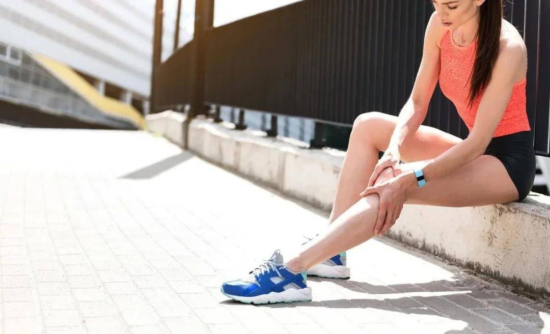 穿高跟鞋怎么上厕所 41659a0e004742af9d070a4bd5c7ecc0.jpeg