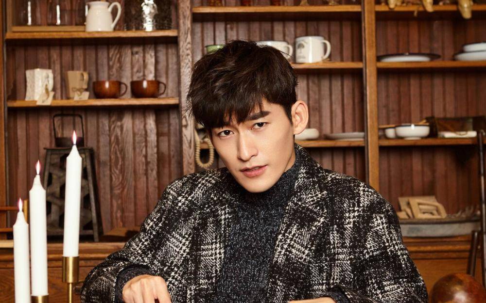 在节目中谈话,有问到张翰的经纪人胡珊,她非常执着的跟张翰说:"张翰请