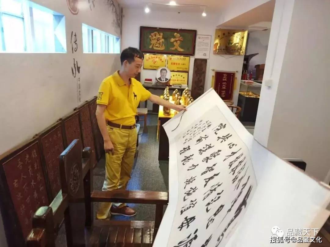 石揽群山臻儒载道厦门市古代艺术品研究会会长石禄生印象