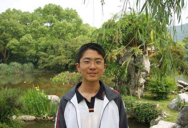 回头再看我们的"硬核学霸"刘诗雨,他拿下了江苏高考理科状元后,在"