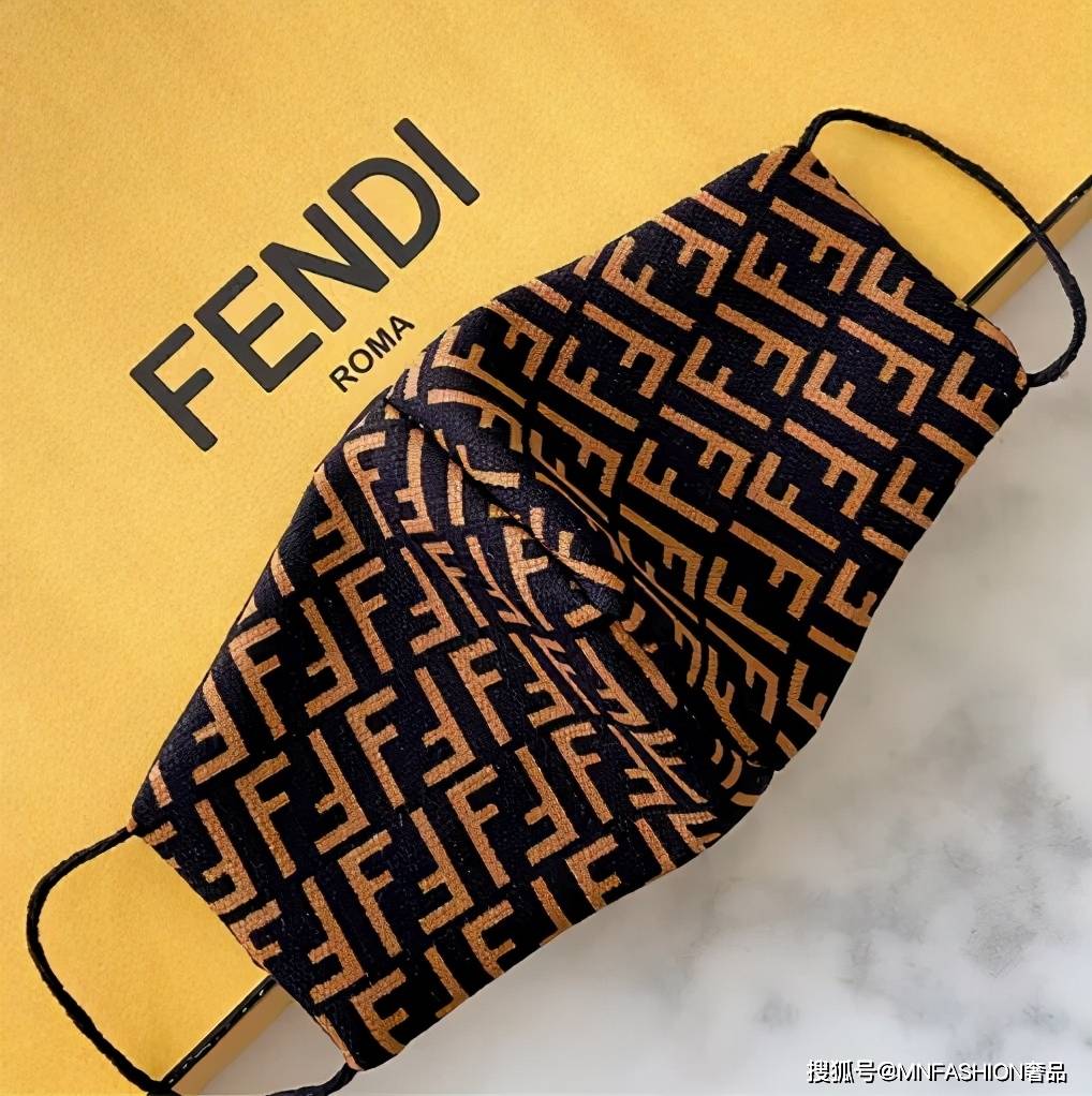 fendi纯棉口罩(售价:190欧元,约合人民币1500元)chanel口罩(售价:约合