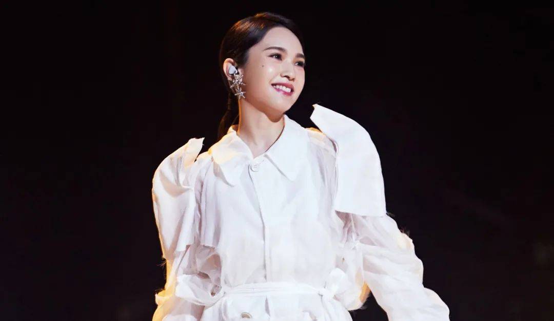 《乘风破浪的姐姐2》人气榜周笔畅遥遥领先,这季c位稳了?