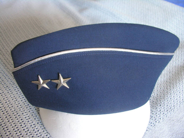 美军的船形帽什么人戴?啥时候戴?在中国水土不服在美国大行其道