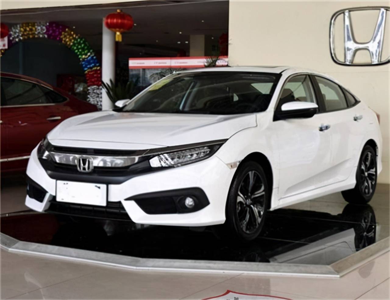 霸气十足新黑豹,油耗5.9l搭1.5t.看完你还不心动吗?