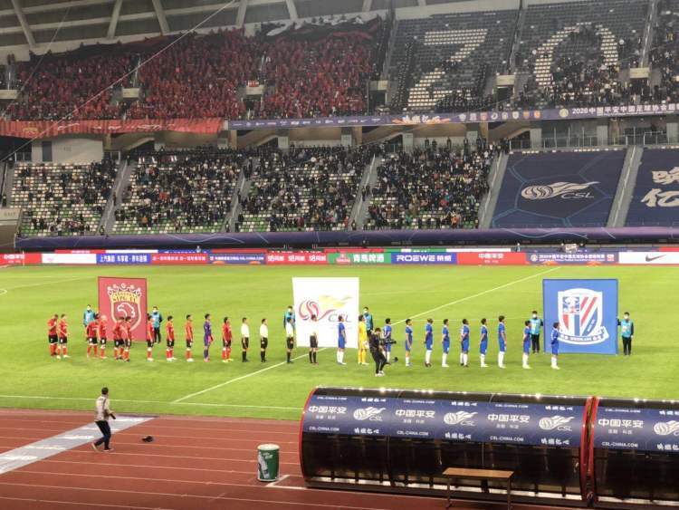 上海媒体：申花超级联赛的赛程开局严峻，国安和国安的两名外援还没有回到球队成为变数。